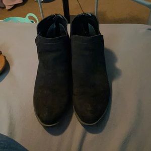 Omens black booties